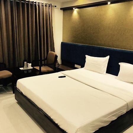 Hotel Comfort Bharuch Exterior photo